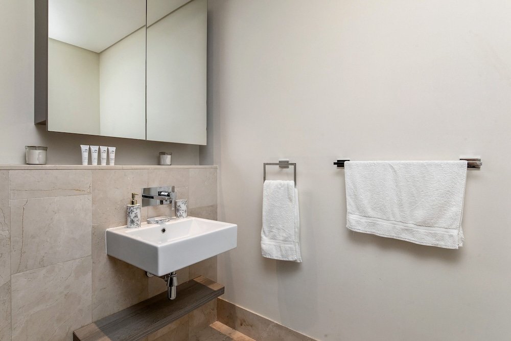 Дубай: Deluxe 2BR in The 8 on Palm Jumeirah