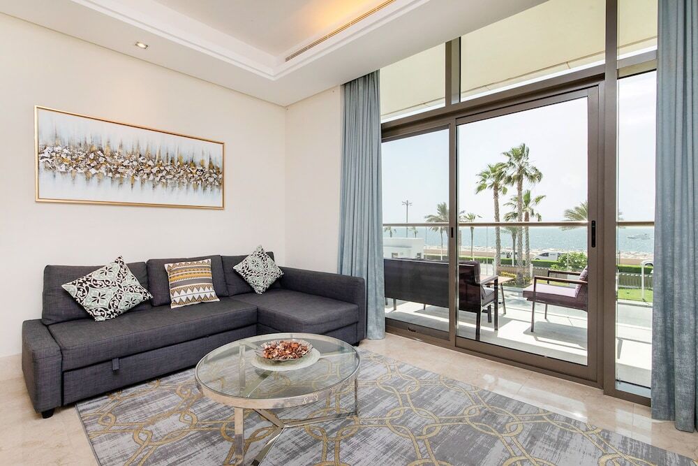 Дубай: Deluxe 2BR in The 8 on Palm Jumeirah