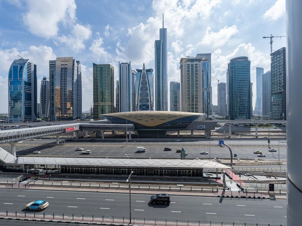 Дубай: 4bed Apt Dubai Marina Near JBR Pool by Belvilla