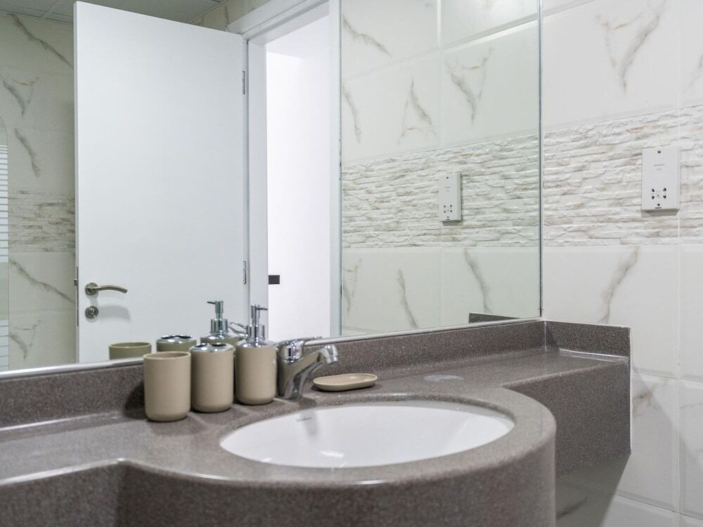 Дубай: 4bed Apt Dubai Marina Near JBR Pool by Belvilla
