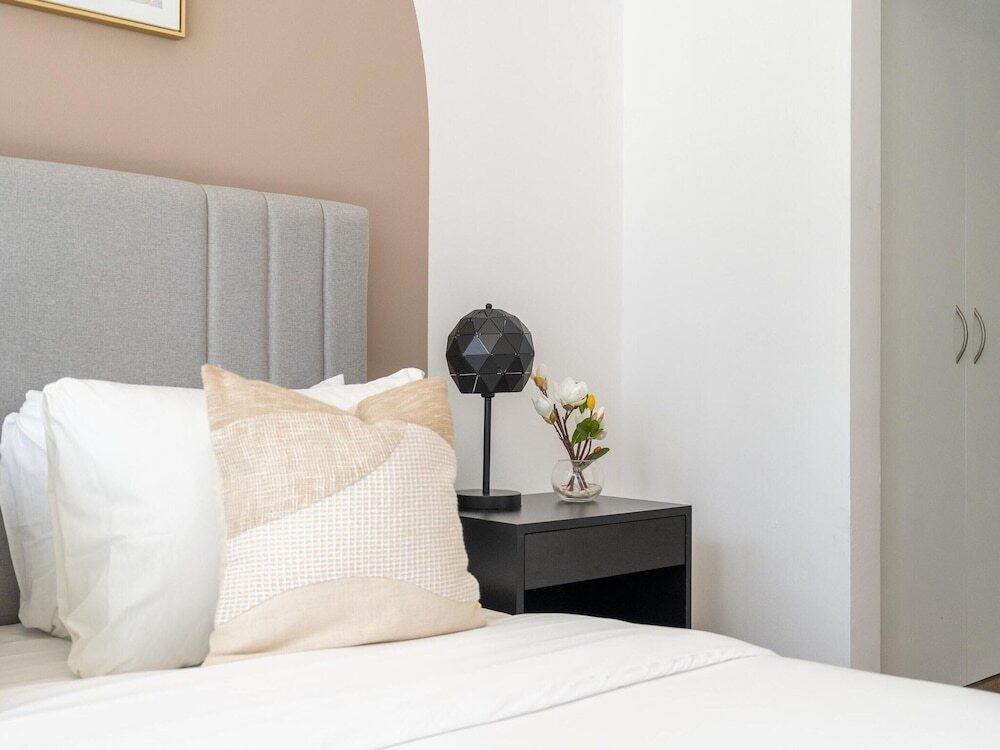 Дубай: 4bed Apt Dubai Marina Near JBR Pool by Belvilla