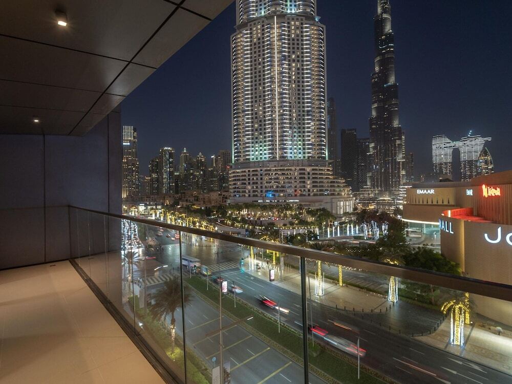 Дубай: Lux 1BR Apt Burj Khalifa View by Belvilla