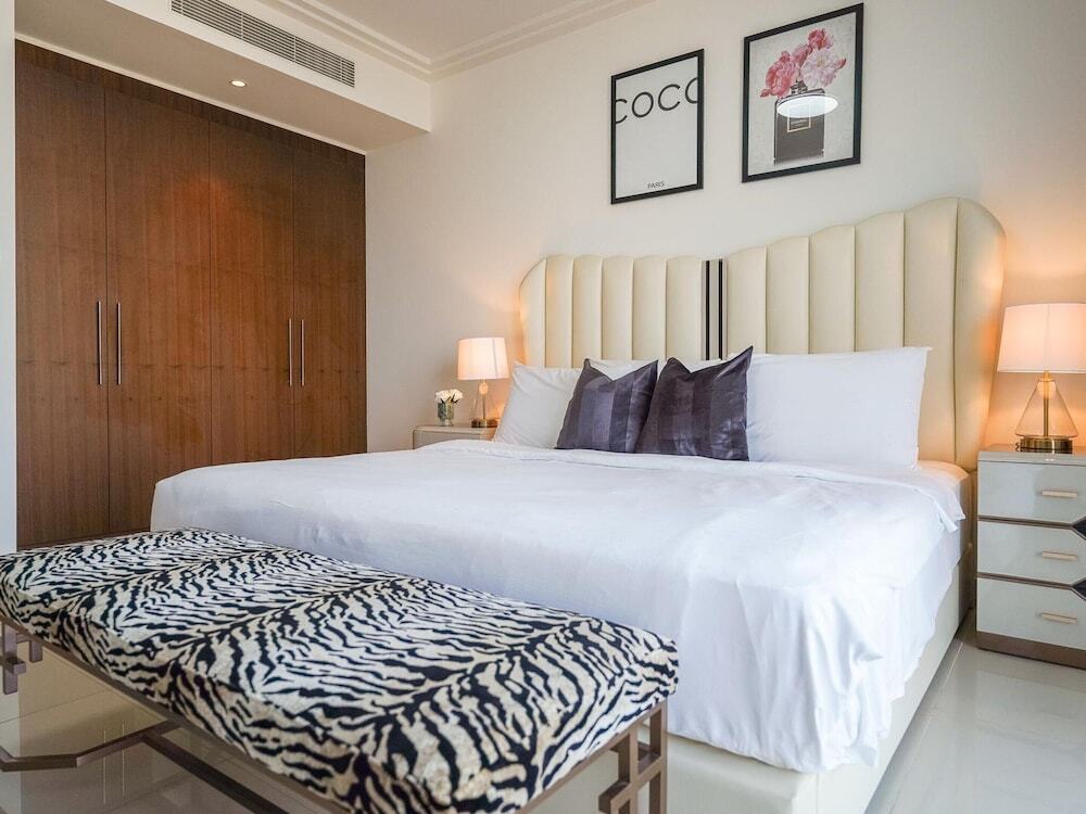 Дубай: Lux 1BR Apt Burj Khalifa View by Belvilla