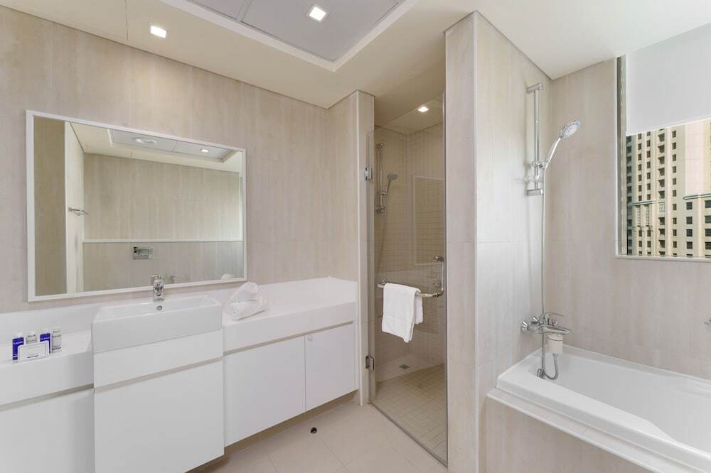 Дубай: Maison Privee - Stunning JBR Retreat w/ Partial Sea & Marina Views