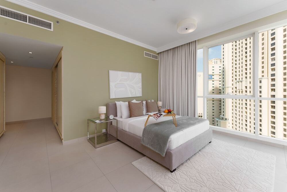 Дубай: Maison Privee - Stunning JBR Retreat w/ Partial Sea & Marina Views