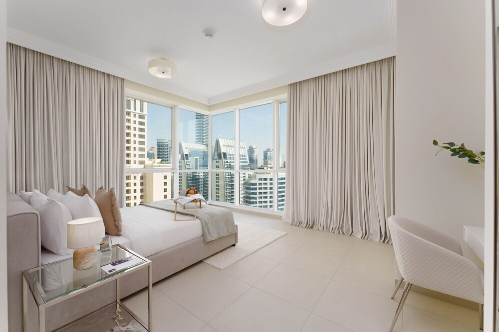 Дубай: Maison Privee - Stunning JBR Retreat w/ Partial Sea & Marina Views