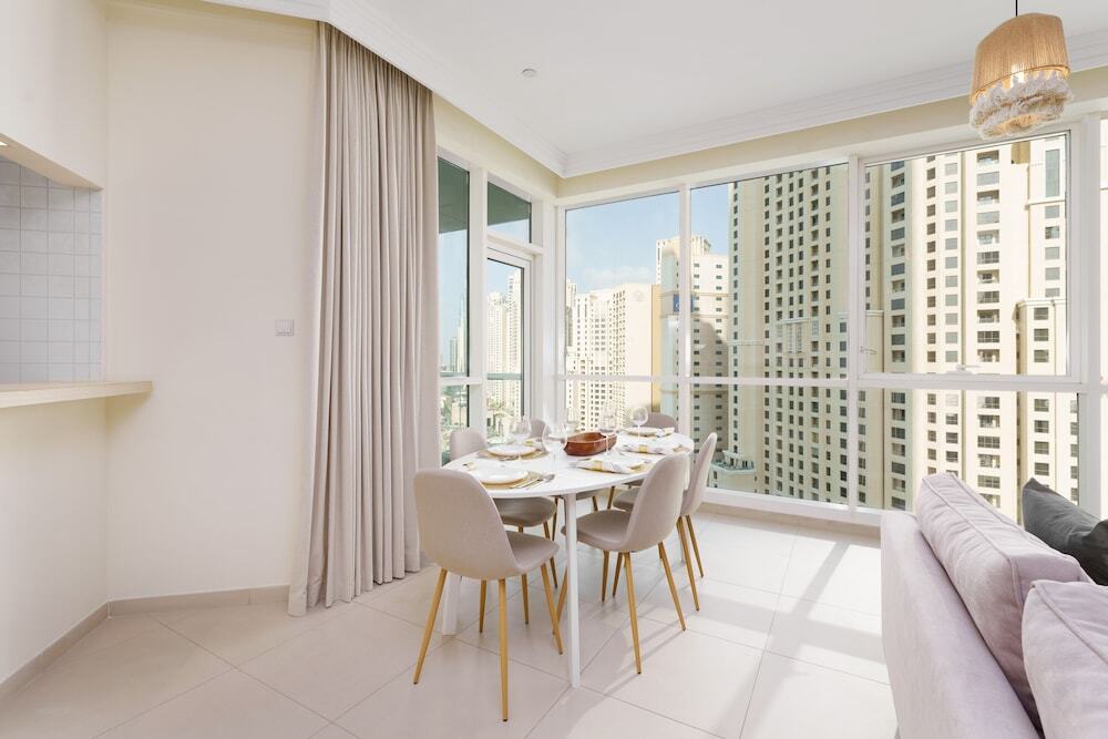 Дубай: Maison Privee - Stunning JBR Retreat w/ Partial Sea & Marina Views