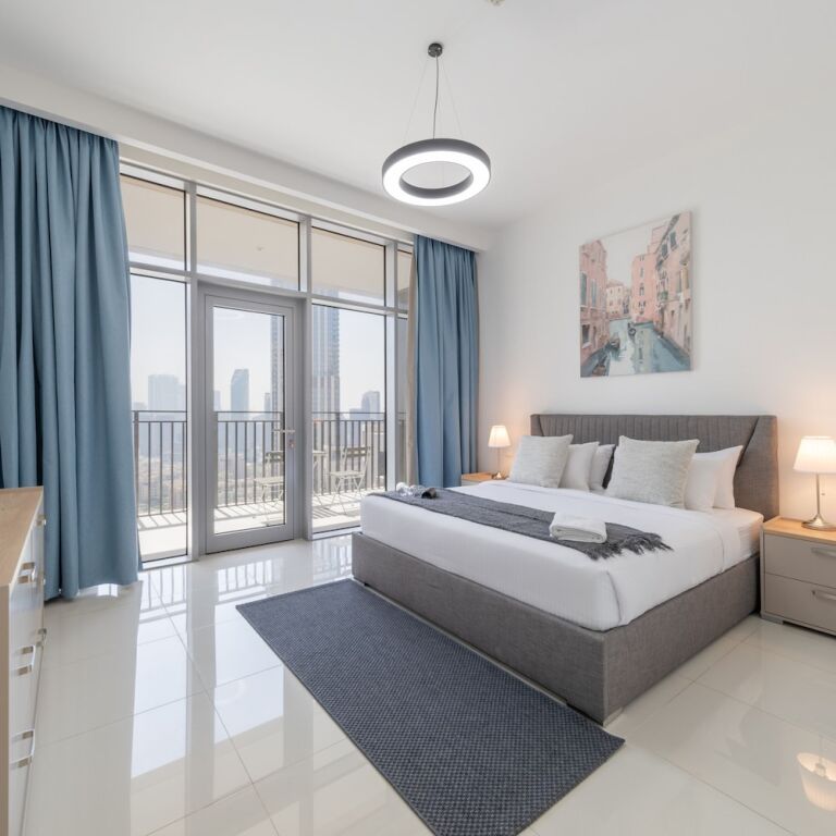 Дубай: DXB - Blvd Crescent T1 - 2401 - DT