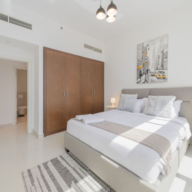 Дубай: DXB - Blvd Crescent T1 - 2401 - DT