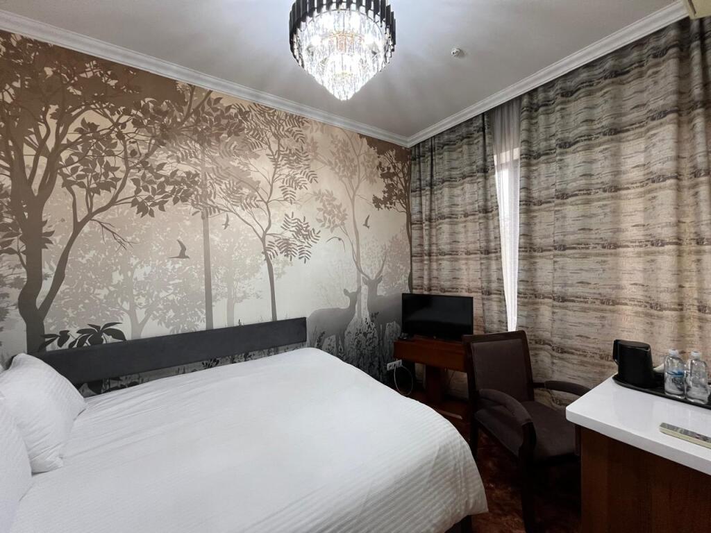 Тараз: Отель Luxurious