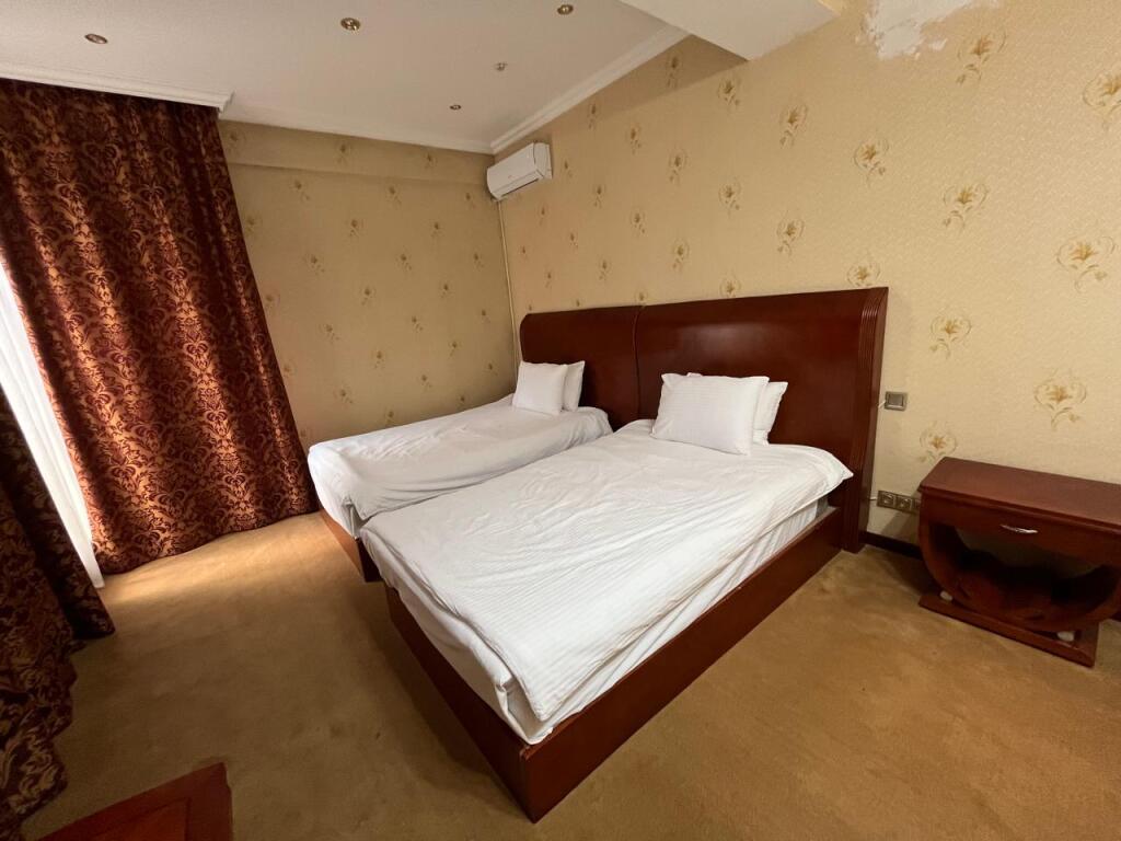 Тараз: Отель Luxurious