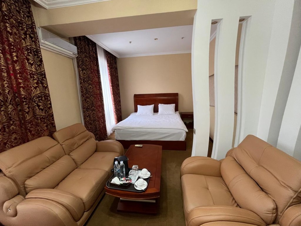 Тараз: Отель Luxurious