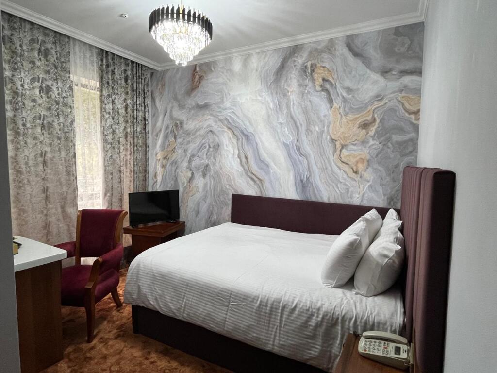 Тараз: Отель Luxurious