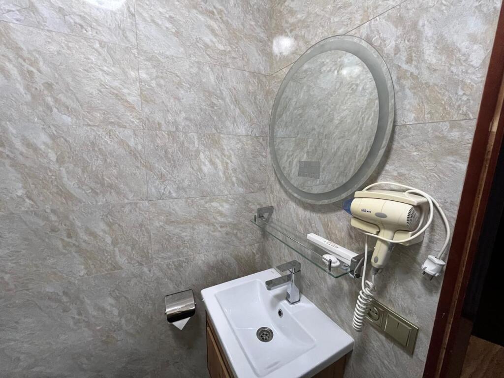 Тараз: Отель Luxurious