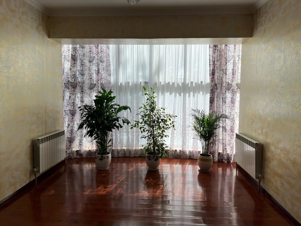 Тараз: Отель Luxurious