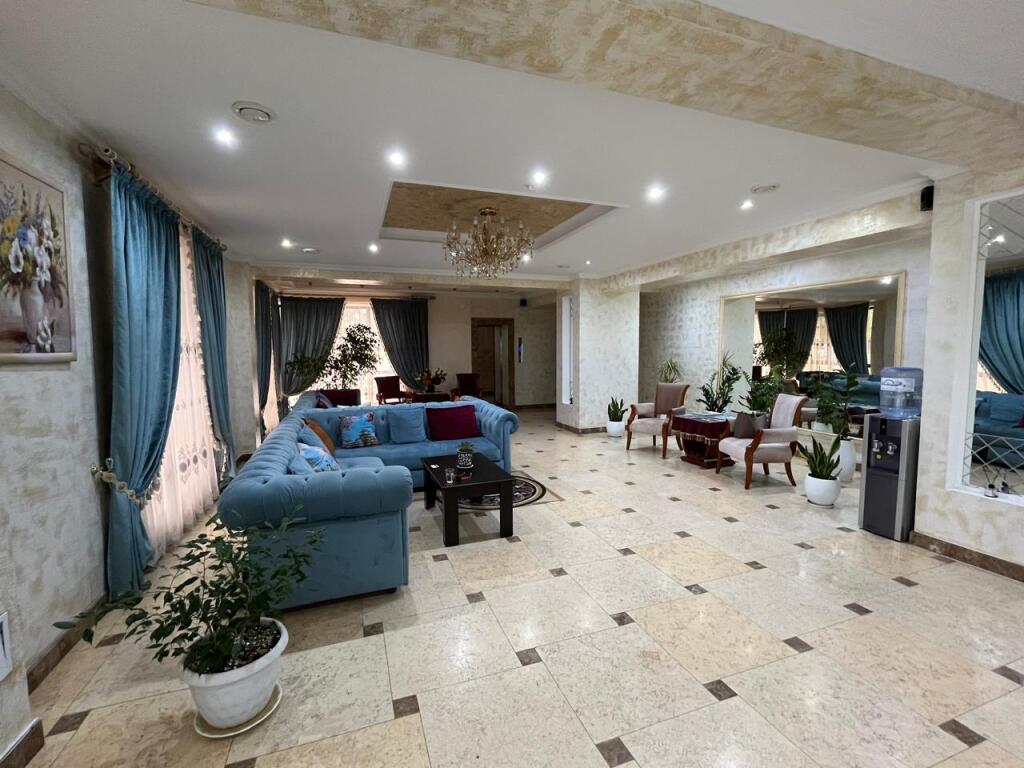 Тараз: Отель Luxurious