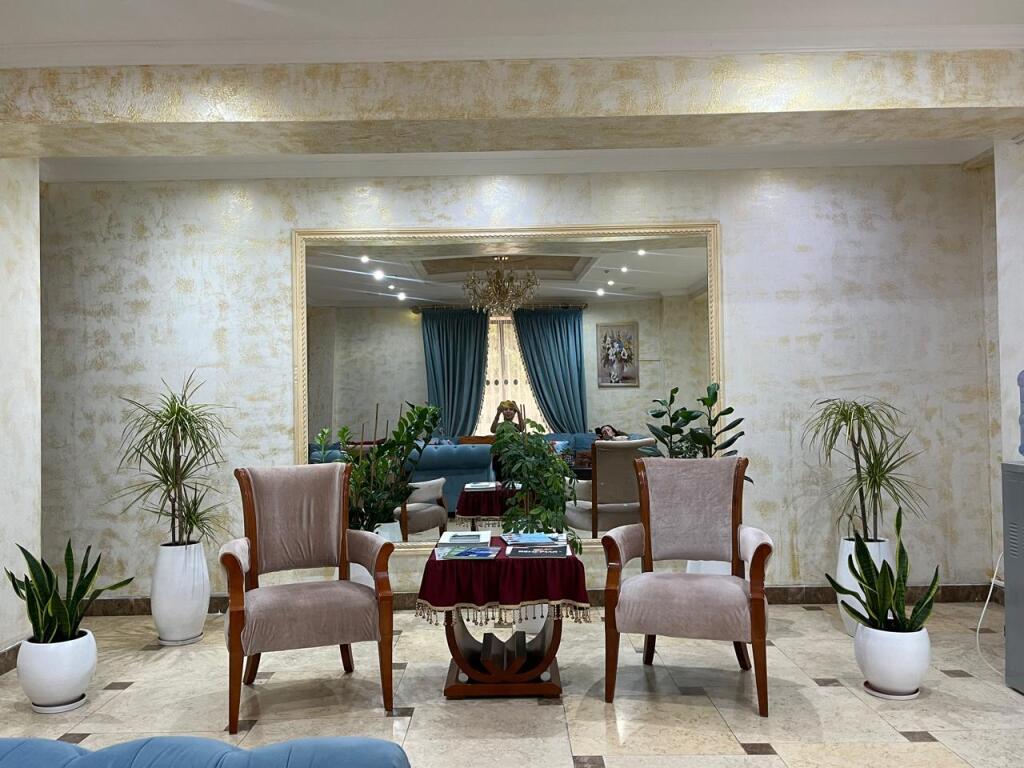 Тараз: Отель Luxurious