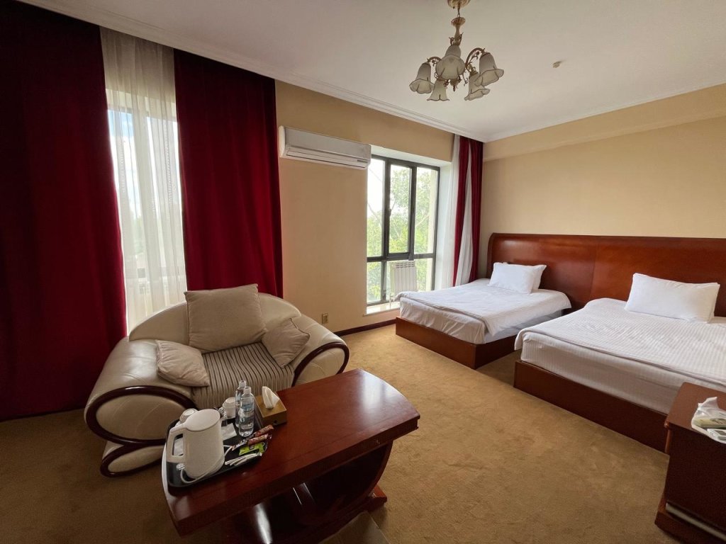 Тараз: Отель Luxurious