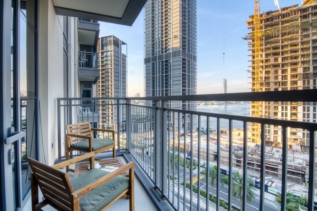 Дубай: Апартаменты Bright 2BR, Top tower Creek Rise