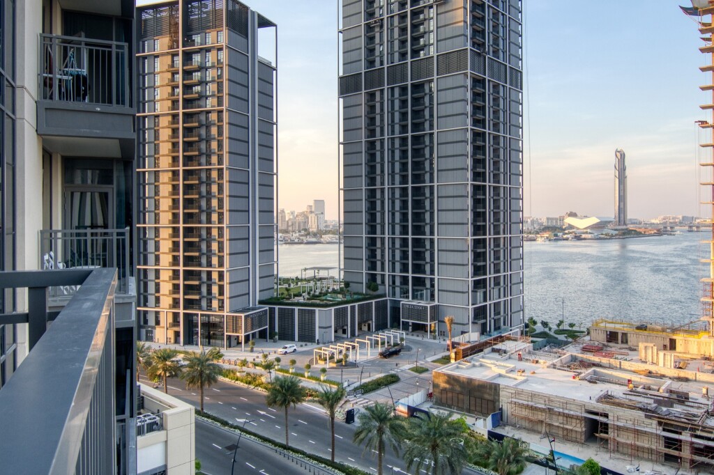 Дубай: Апартаменты Bright 2BR, Top tower Creek Rise