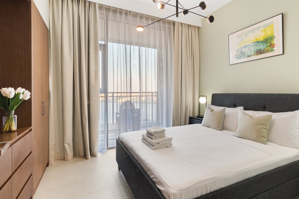 Дубай: Апартаменты Bright 2BR, Top tower Creek Rise