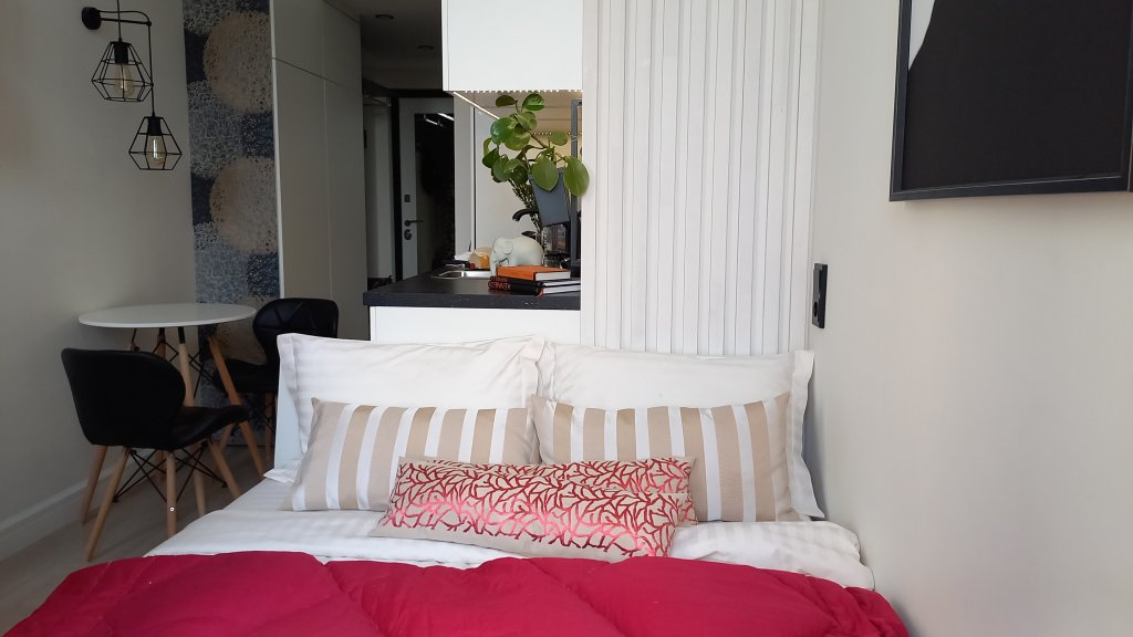 Москва: Апартаменты с сюрреалистическим портретом на Вернадке
