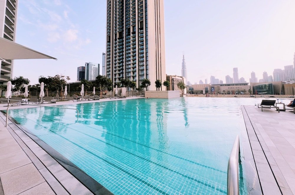 Дубай: Elegant 1BR Apt Steps Away From Dubai Mall