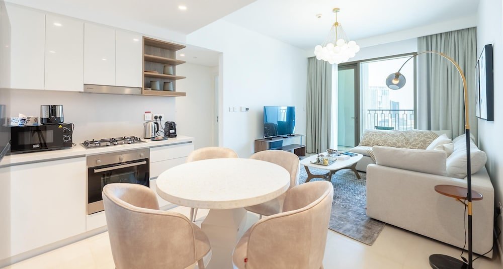 Дубай: Elegant 1BR Apt Steps Away From Dubai Mall