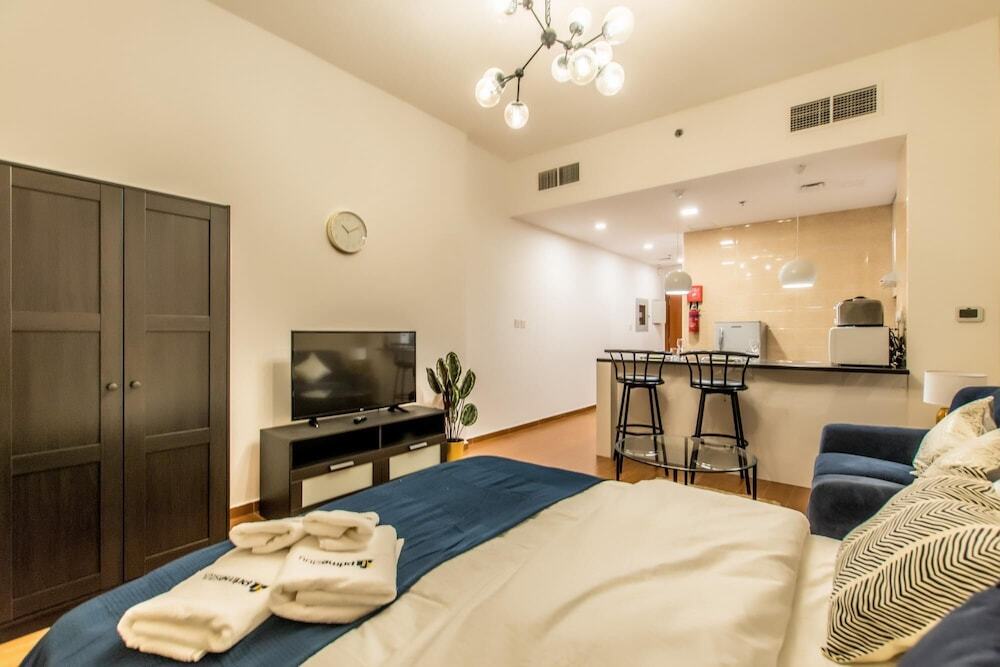 Дубай: Al Barsha South - JVT - Al Jawhara Tower 1506
