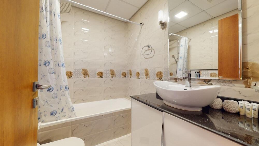 Дубай: Al Barsha South - JVT - Al Jawhara Tower 1506
