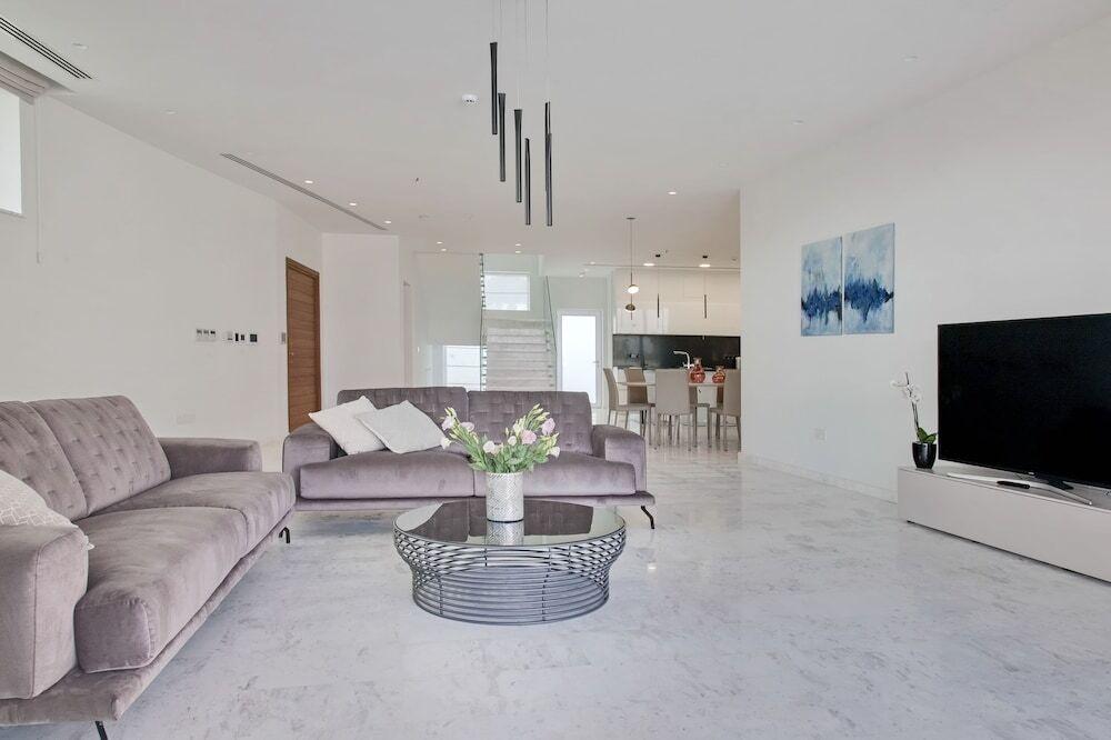 Айя-Напа: Pearl Beachfront Villa