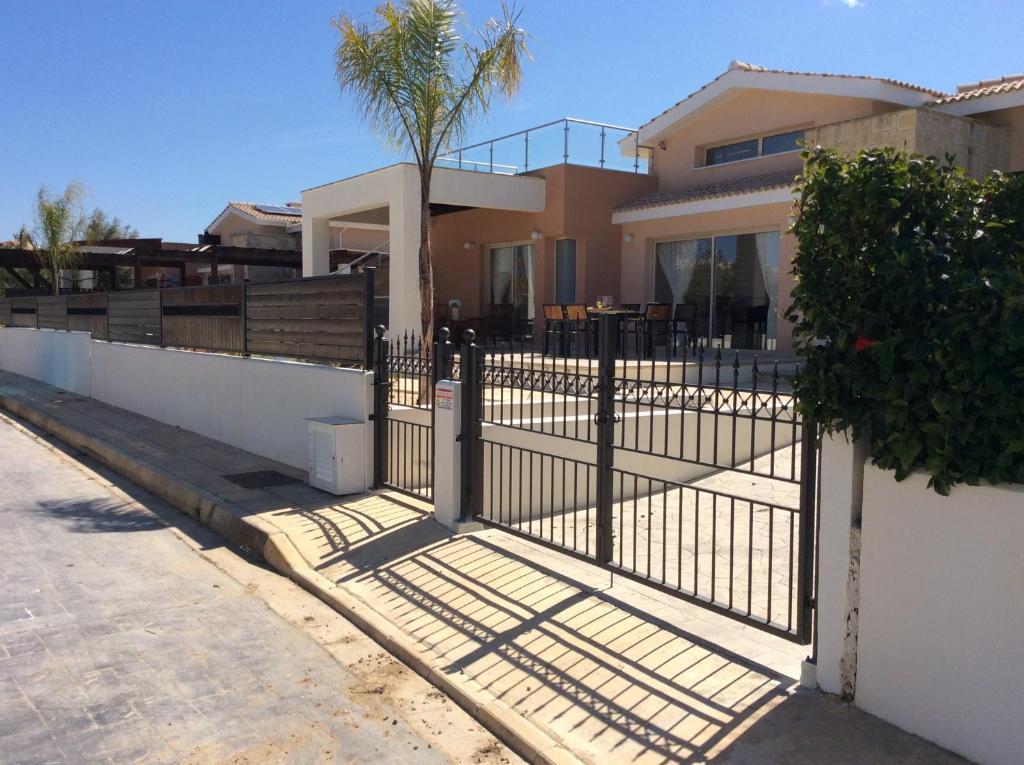 Полис Хрисохус: Dream House Latchi Villa
