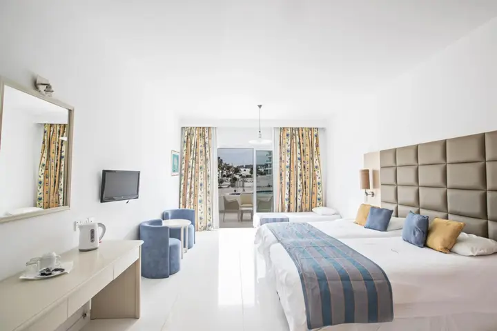 Протарас: Odessa Beach Hotel