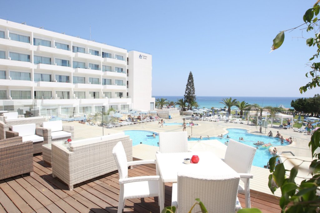 Протарас: Odessa Beach Hotel