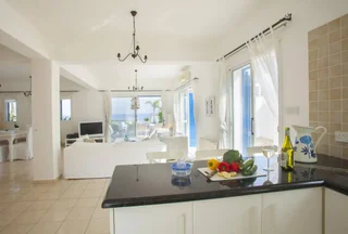 Протарас: Mimosa Seafront Villa