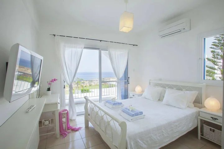 Протарас: Mimosa Seafront Villa