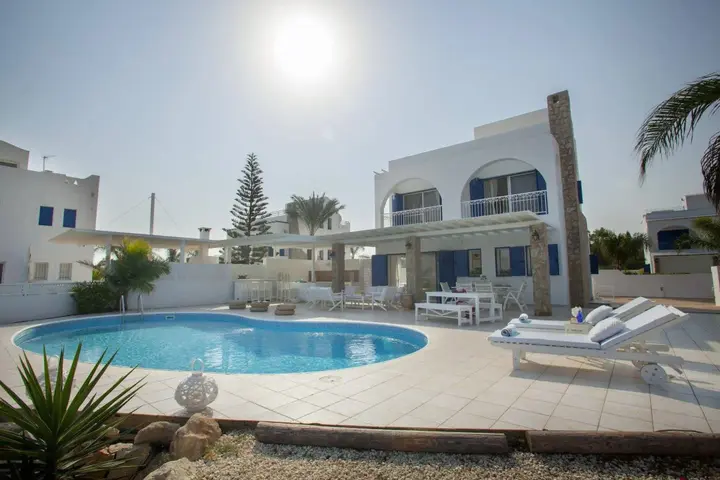 Протарас: Mimosa Seafront Villa