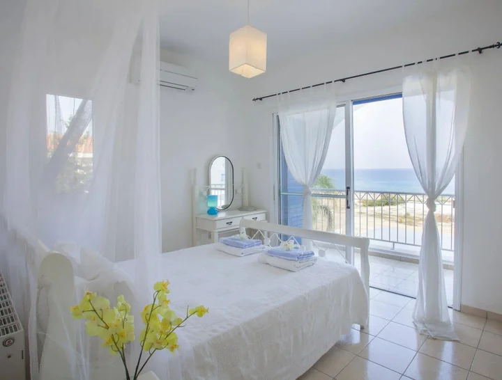 Протарас: Mimosa Seafront Villa