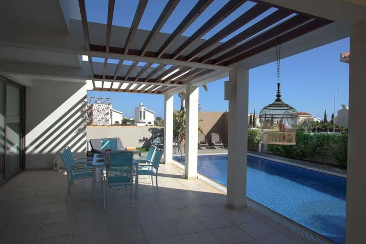 Айя-Напа: Villa Napa Pearl
