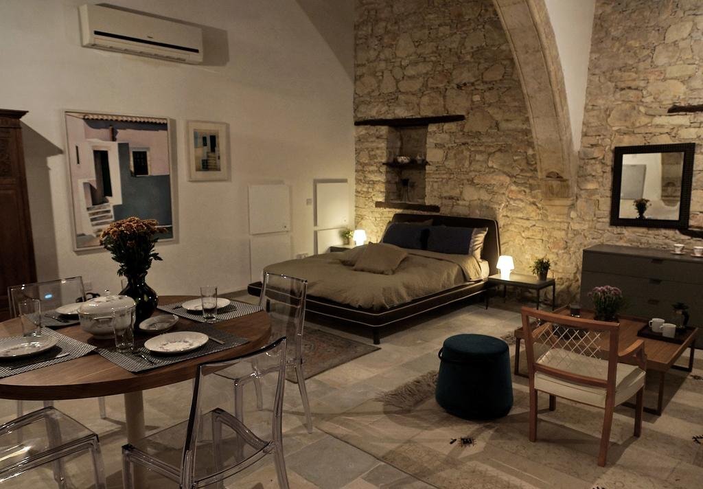Какопетрия: Ipio Vouni Suites