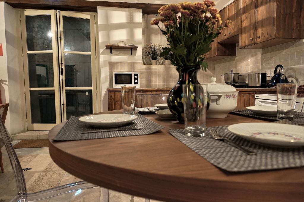 Какопетрия: Ipio Vouni Suites