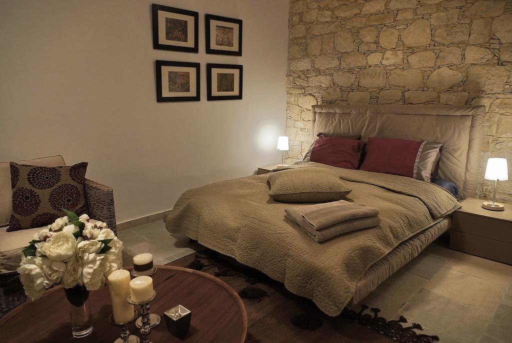Какопетрия: Ipio Vouni Suites
