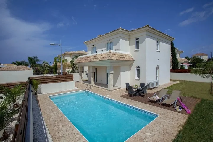 Паралимни: Villa Blue Water