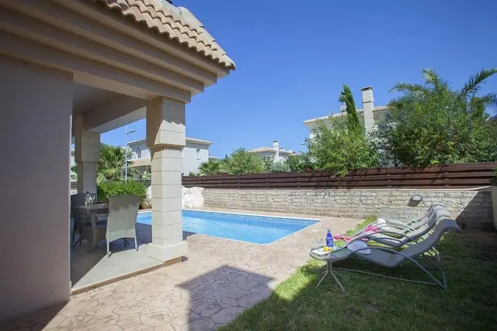 Паралимни: Villa Blue Water