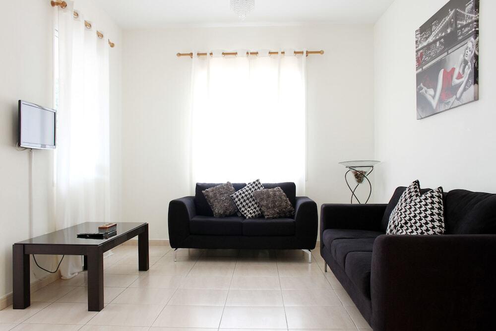 Пафос: Constantia Gardens Apartments