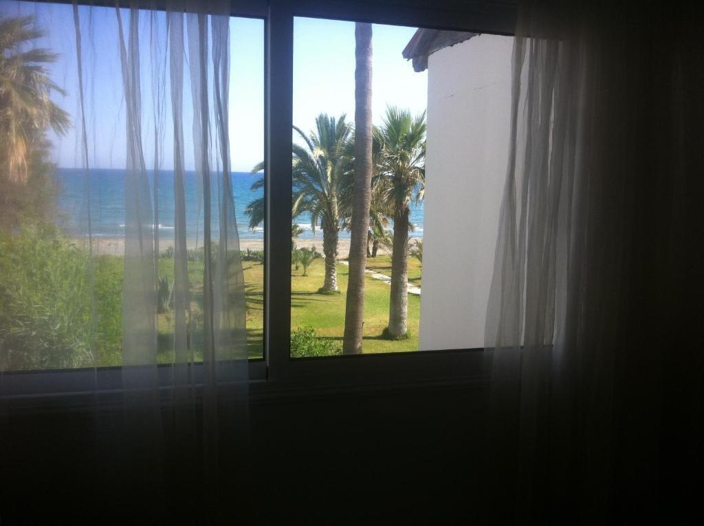 Ларнака: Sandy Beach Apartment 13
