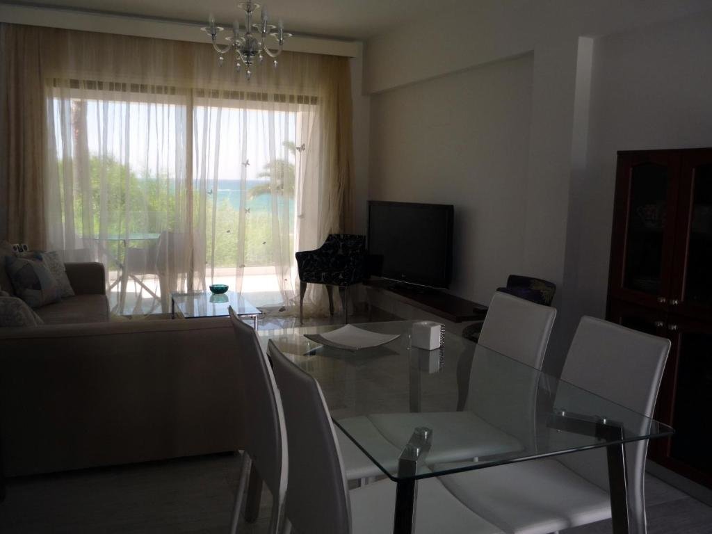 Ларнака: Sandy Beach Apartment 13