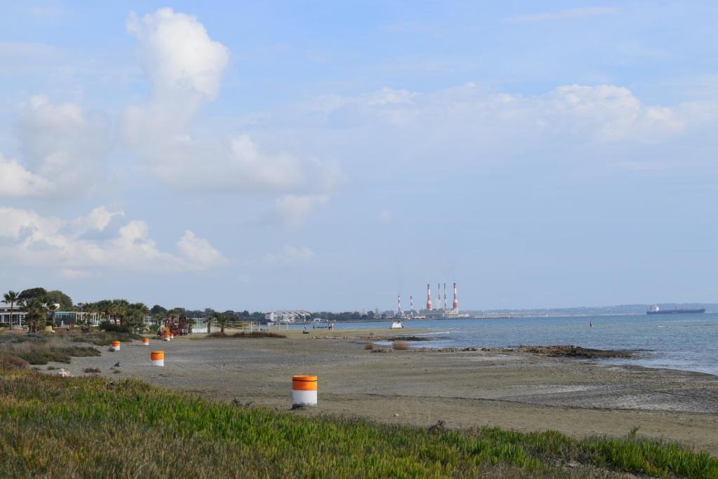 Ларнака: Sandy Beach Apartment 13