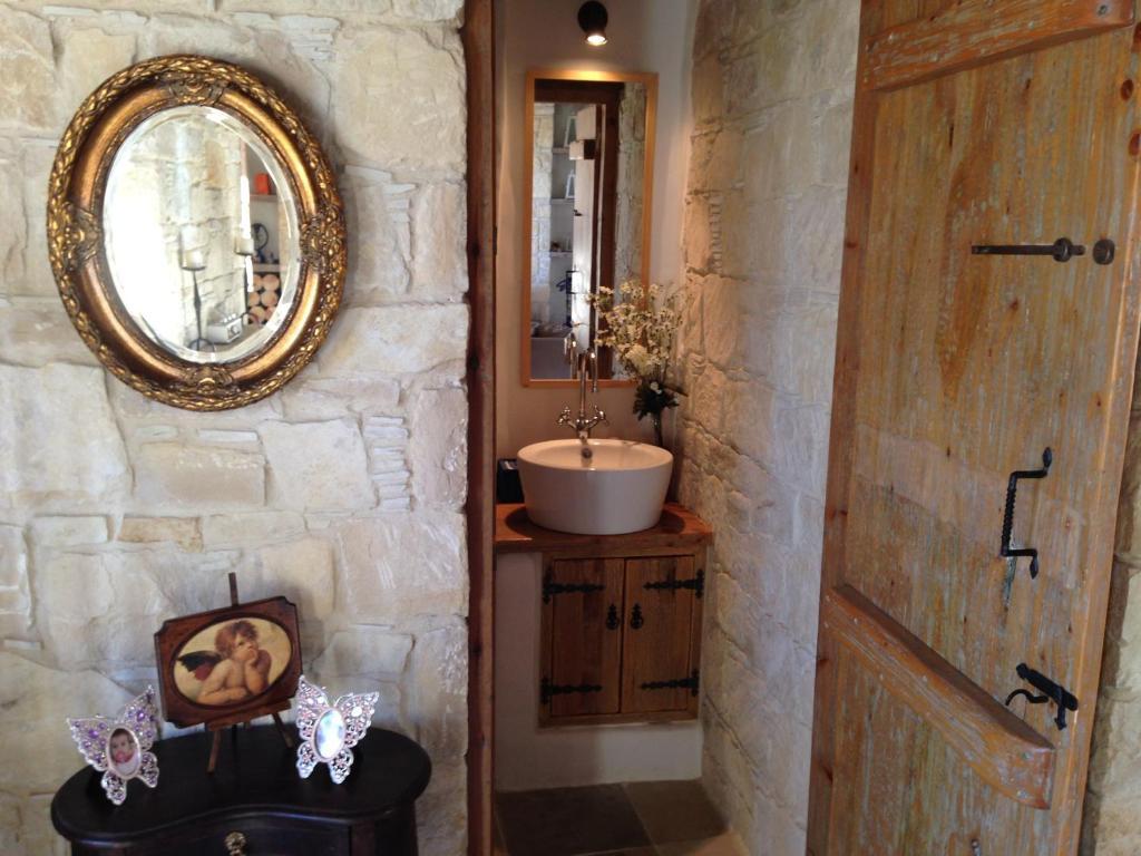 Lofou Traditional Stone House — фото 2