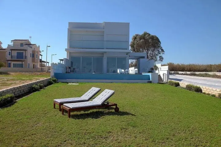 Протарас: Villa Eponine